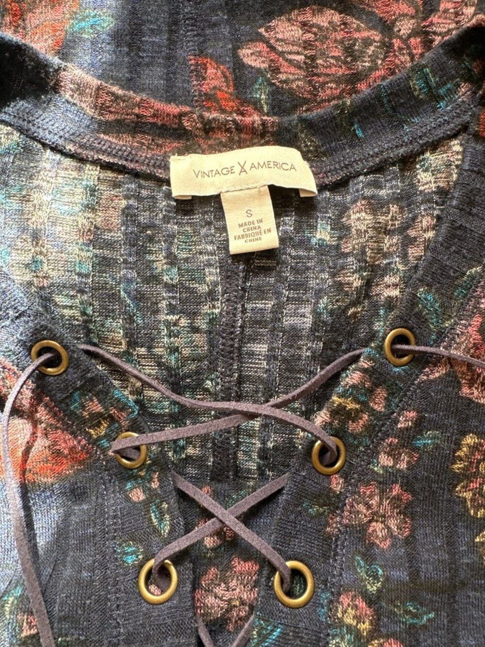 Vintage X America Womens Floral Long-Sleeve Lace-Up Ribbed Knit Top S Navy Multi - Picture 4 of 4